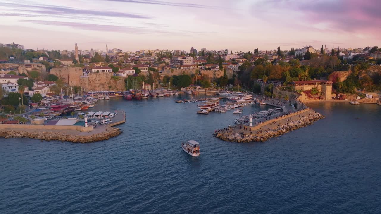 vista aérea del atardecer del puerto de antalya