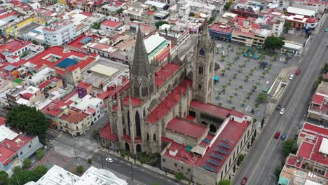 vista aérea de la iglesia neogótica en guadalajara, méxico