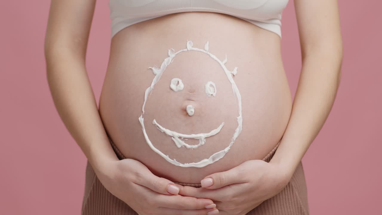 Pancione con una faccina sorridente disegnata