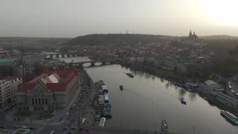 April-2024-–-4K-Luftaufnahme-Des-Sonnenuntergangs-In-Prag,-Tschechische-Republik