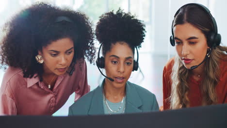 negocios, mujeres y centro de llamadas con empleado