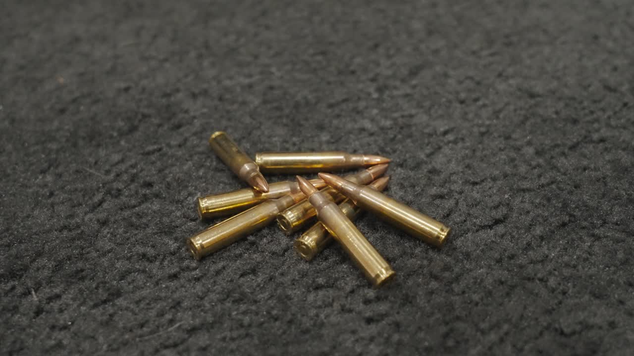 un zoom lento hacia adentro hacia el tema en pantalla