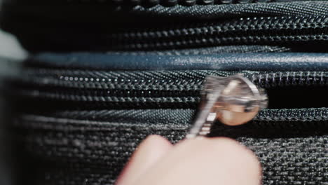 Close-Up-To-Zip-On-A-Road-Suitcase