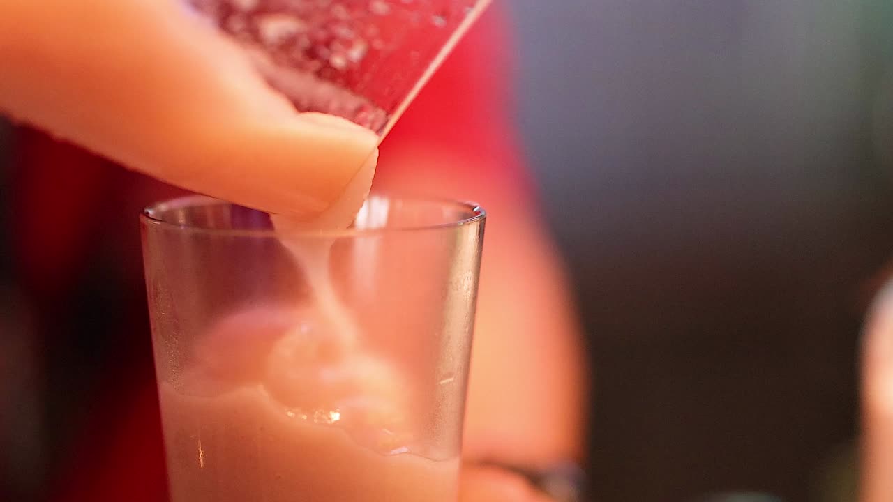 활기찬 환경에서 음료 준비