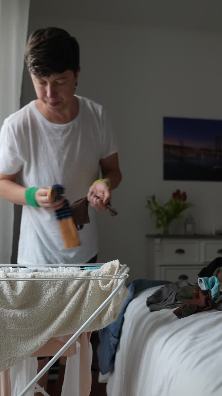 세탁을 하는 사람