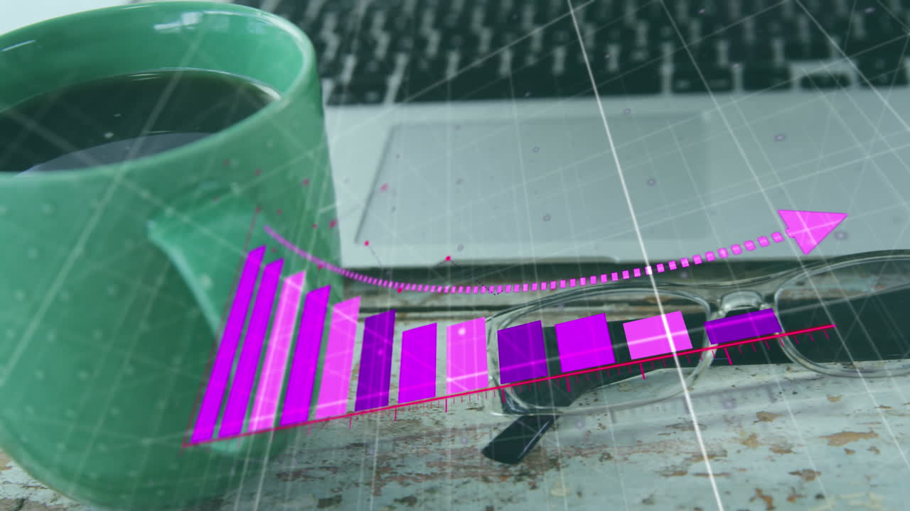 사무실에서 전자 장치로 책상 위에서 금융 데이터 처리의 애니메이션