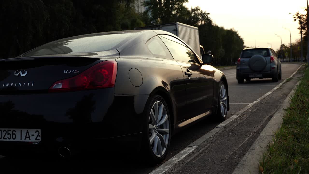 Black Infiniti G37S Coupe