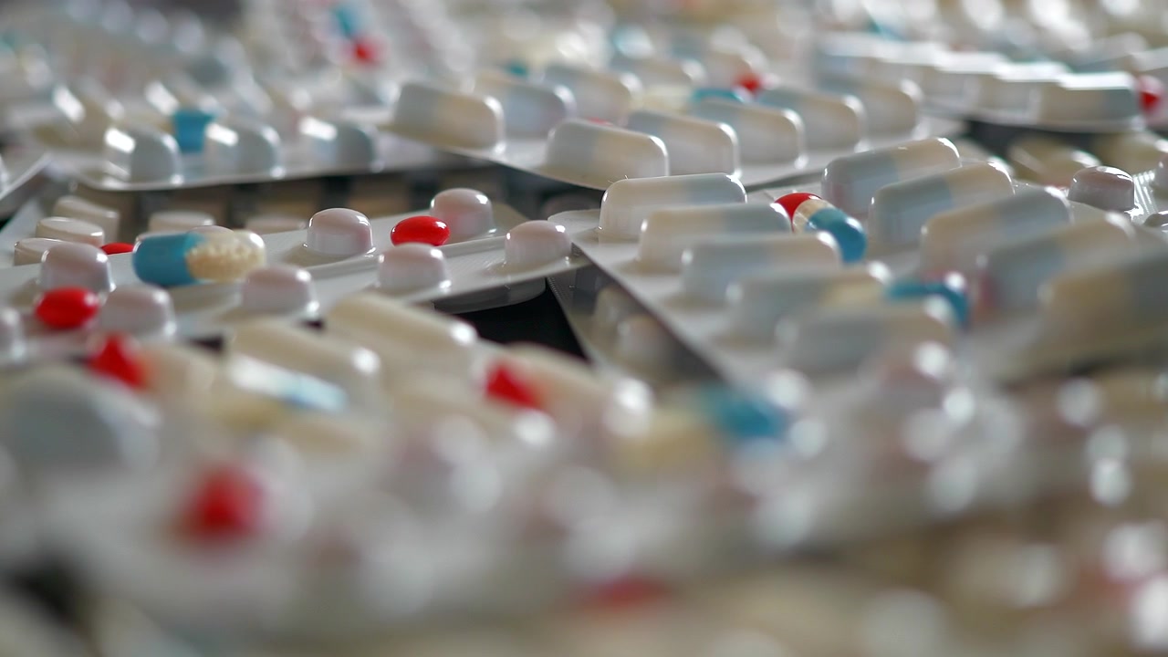 Nahaufnahme von verschiedenen pharmazeutischen Pillen-Blisterpackungen