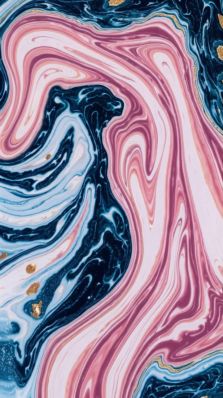 Abstrakte, fließende Kunst mit wirbelnden blauen, rosafarbenen und goldenen Mustern