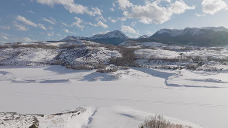 Aerial-Tilting-shot-of-the-Rocky-Mountains-Outside-of-Steamboat-Springs