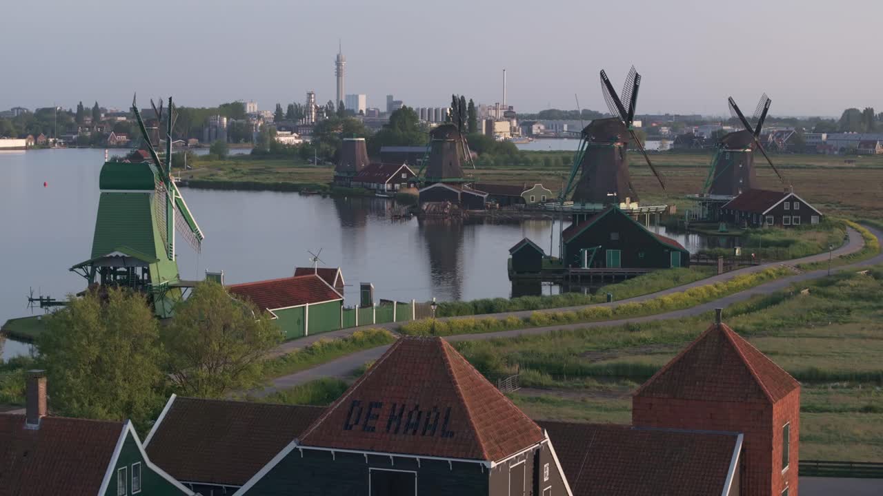 아침에 여름 시즌에 zaanse schans 풍차의 공중 뷰