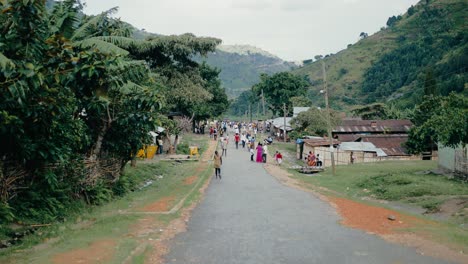 Villagers-in-street-of-rural-village-in-mountains---Uganda,-Africa