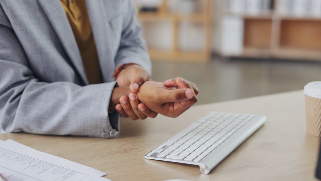 muñeca de un hombre con problema de lesión