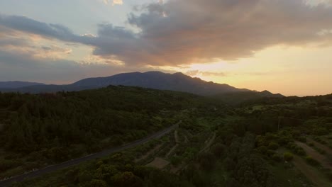 Antenne:-Sonnenuntergang-In-Den-Bergen-Der-Griechischen-Insel-Samos