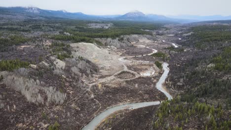 Der-Schlängelnde-O&#39;Donnel-River-Windet-Sich-Durch-Das-Tal,-Atlin-Country,-Britisch-Kolumbien