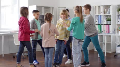 young teenagers playing trust building game with psychologist