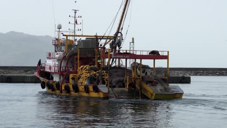 Caza-De-Barcos-De-Pesca-En-El-Mar-Negro