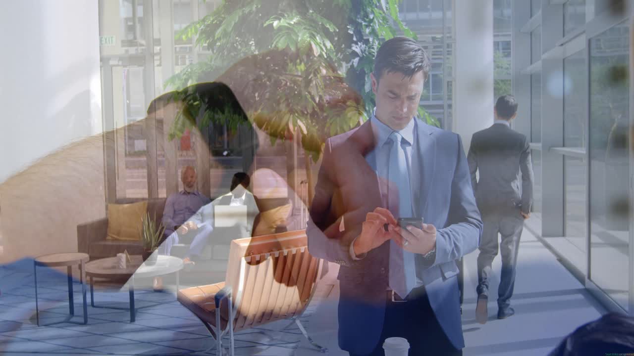 스마트폰을 사용하는 사업가보다 스마트 워치를 가진 백인 남자의 애니메이션