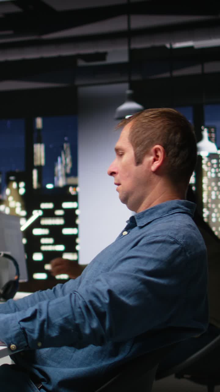 Vertical Video Architect overburdened and weary due to producing virtual home layout