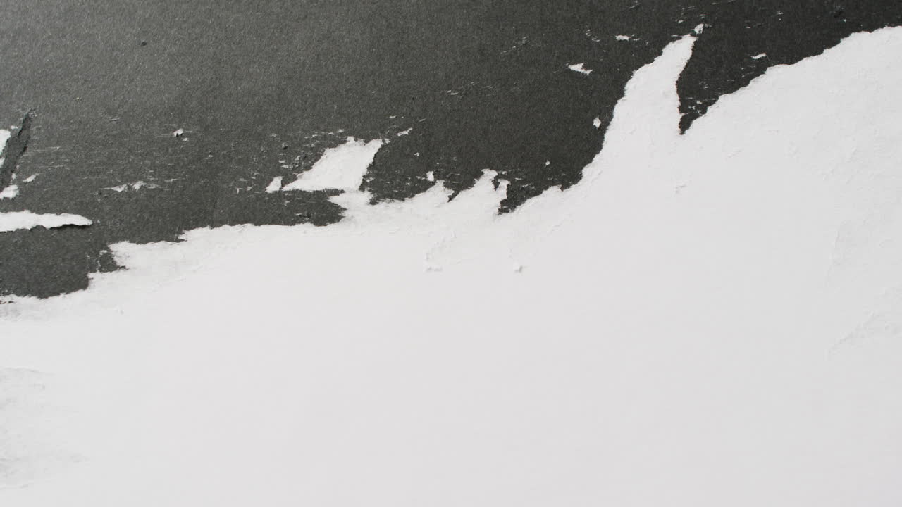 ⁇  배경 에 검은색 페인트 의 스트로크 의 클로즈업 동영상