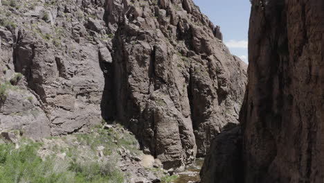 River-flowing-through-Canyons-of-Alabama-Hills,-Sierra-Nevada,-California