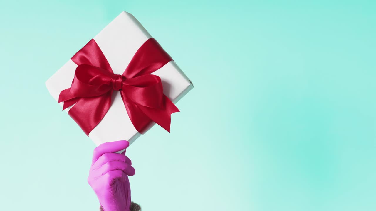 pandemic surprise covid-19 christmas 2021 gift box