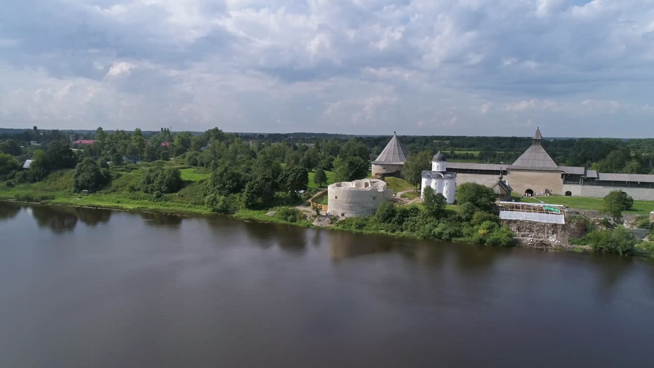 Lot nad twierdzą Stara Ładoga w Rosji.