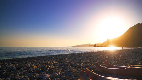 Sonnenuntergang-An-Der-Playa-De-Las-Alberquillas,-Andalusien,-Spanien