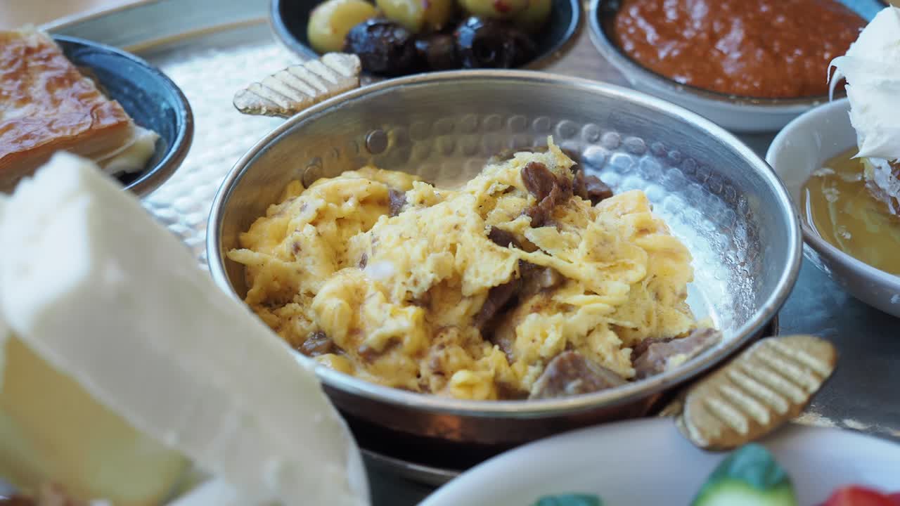 터키식 아침식사  달,, 올리브, 토마토, 호박