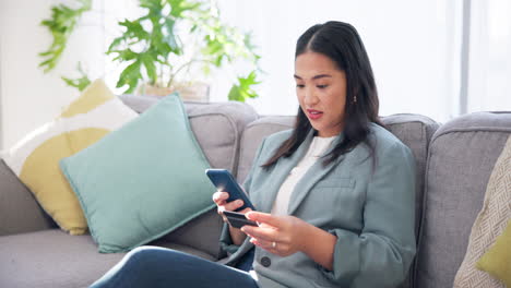 Banca-En-Línea,-Hogar-Y-Mujer-Con-Teléfono-Celular