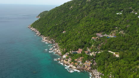 Cinematic-aerial-footage-of-a-hotel-complex-on-the-South-shore-of-Koh-Tao,-Thailand,-Asia