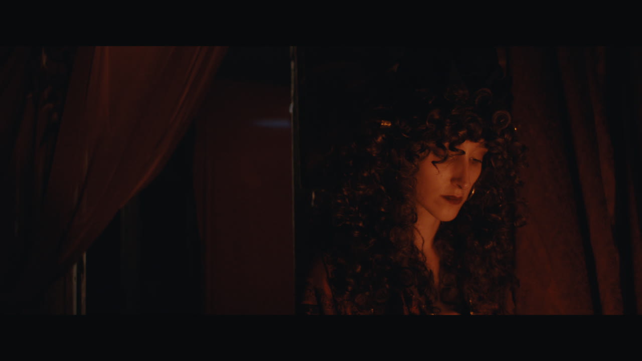 A gypsy lady shuffles the tarrot cards