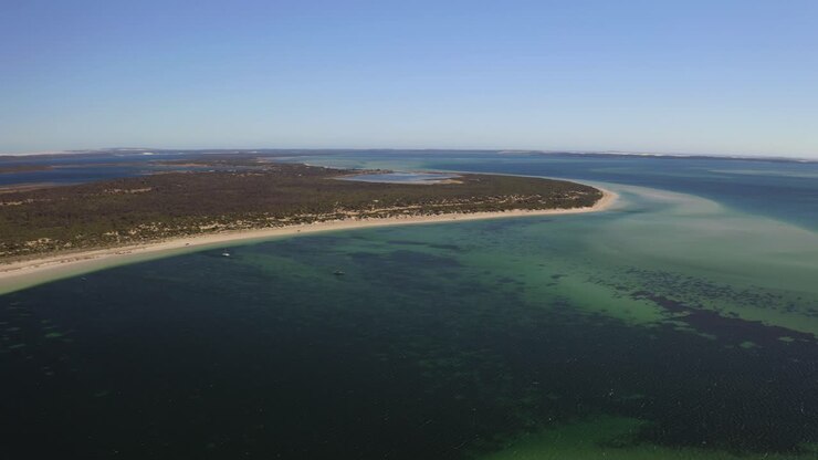 Vista aerea con drone della costa di Coffin Bay, penisola di Eyre, Australia Meridionale.