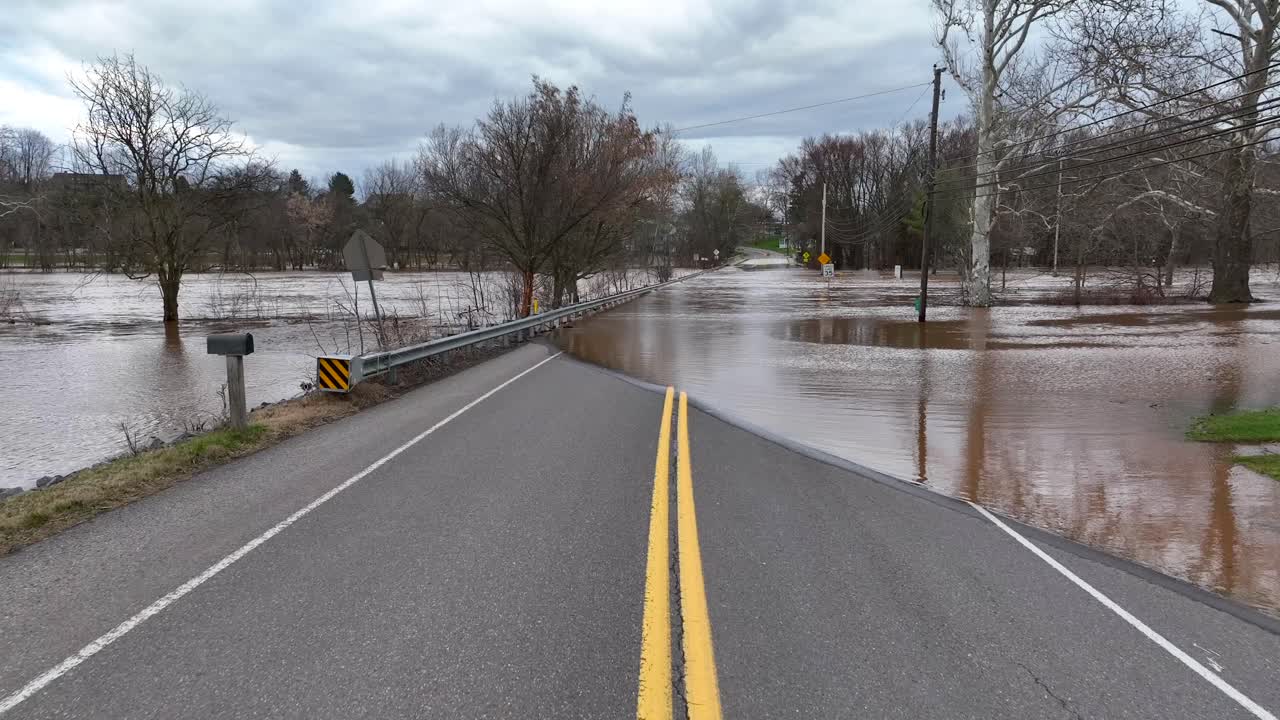 앞쪽 도로 폐쇄 표지판