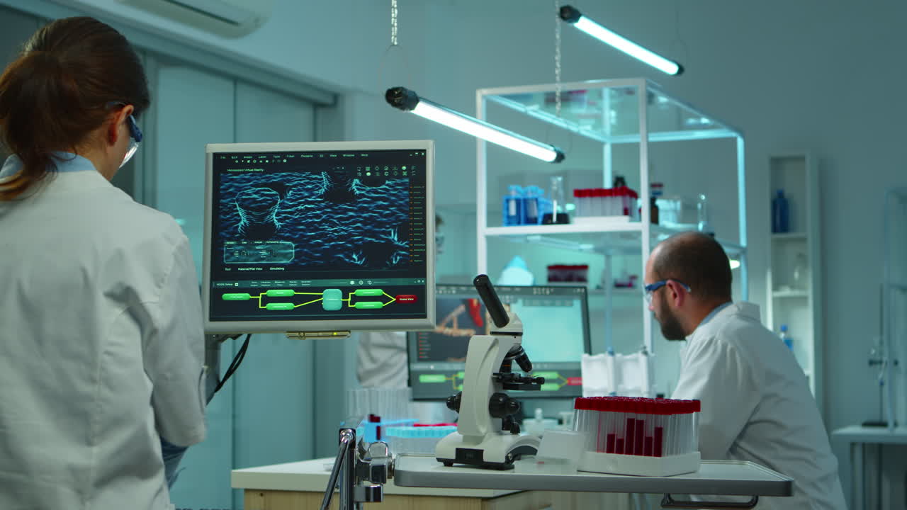 equipo de científicos de investigación médica que utilizan tecnología moderna