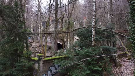 Edificio-De-Hospital-Abandonado-En-Sljeme,-Croacia.