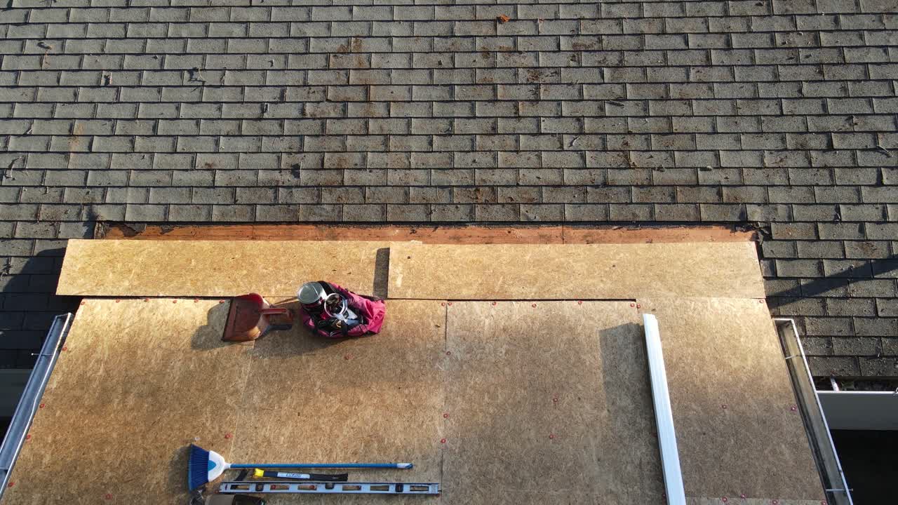 movimiento de seguimiento inverso en ángulo sobre el techo