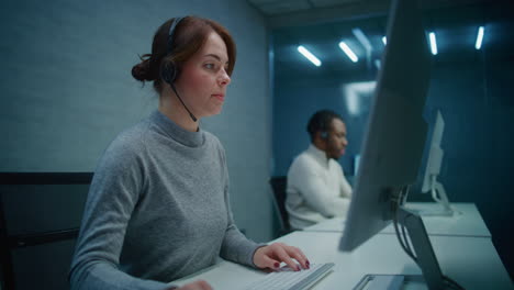 representantes de servicio al cliente en el trabajo