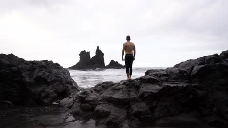 experiencia de salto de apnea en la playa de benijo taganana españa