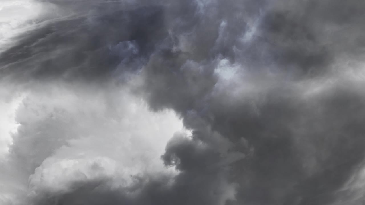 뇌우, 극적인 뇌우 구름 벼락과 번개