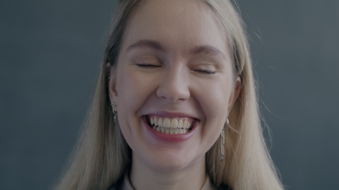 웃는 여자 초상화