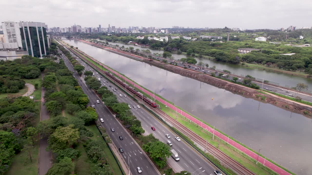 고속도로의 느린 교통