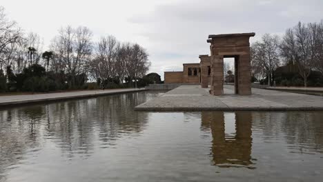 templo de debod en el parque oeste de madrid - el templo de debod