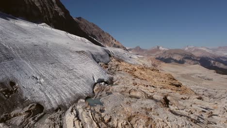 glaciar en las montañas rango aéreo