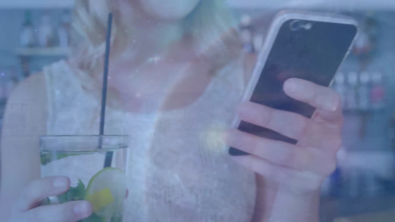 스마트폰 을 사용하는 백인 사업가 여자 에 대한 전 세계 의 애니메이션