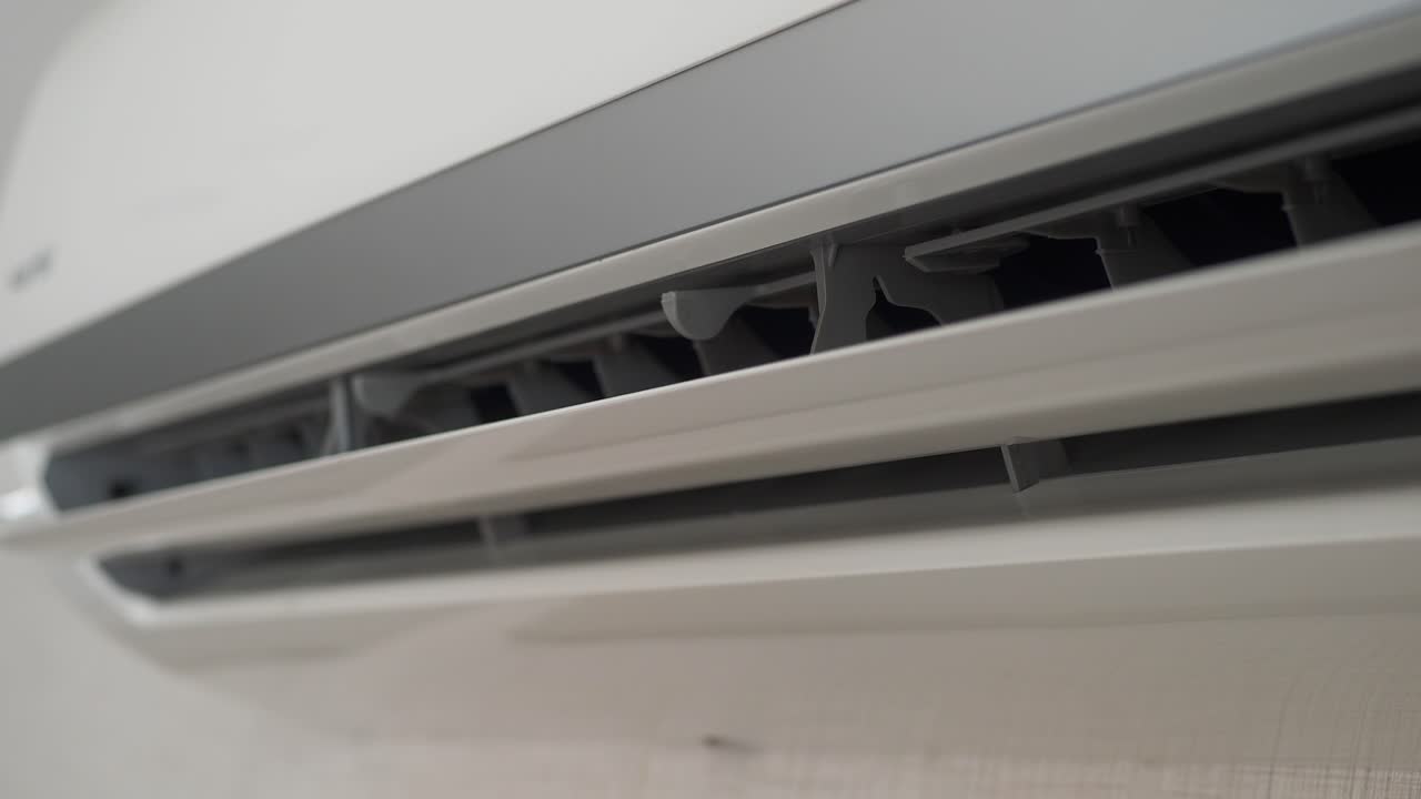 primer plano de un acondicionador de aire montado en la pared