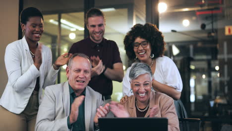 Equipo-De-Negocios,-Celebrar-Y-Aplaudir-Por-El-éxito