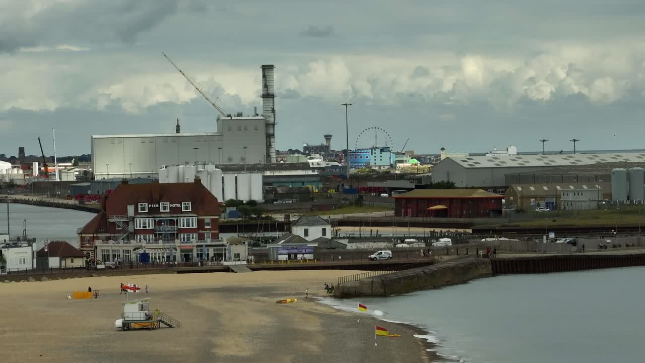 great yarmouth salvavidas frente al mar industrial noria antena