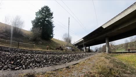 Pazifik-Br01-01-202-Dampflokomotive-Zug-Fährt-Querfeldein-In-Der-Schweiz