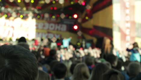 People-cheering-at-concert-1